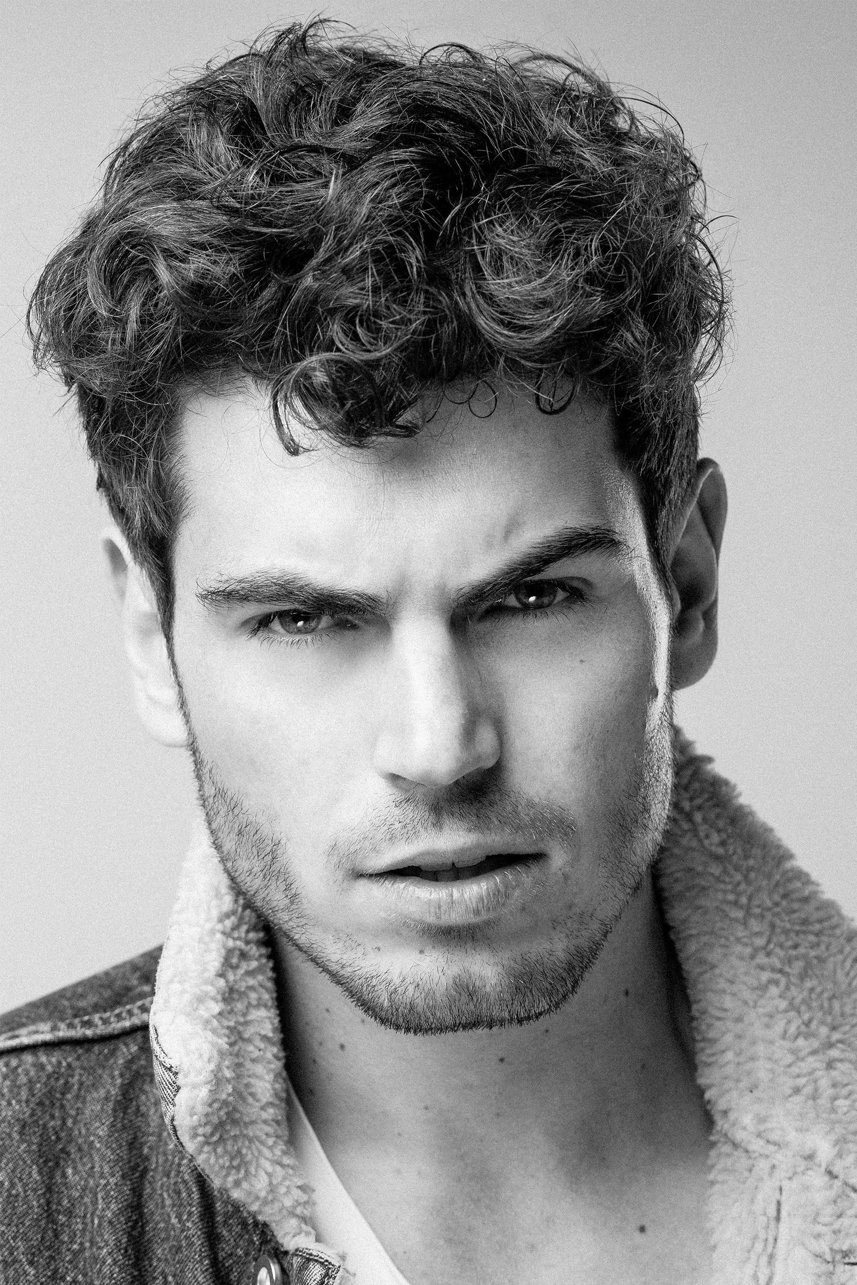Victor Grain dans un shooting professionnel à nice pour publicité for homme